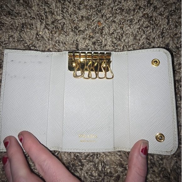 Prada White & Gold 6 Key Holder (EUC)(COMES WITH CARD) - Picture 7 of 8
